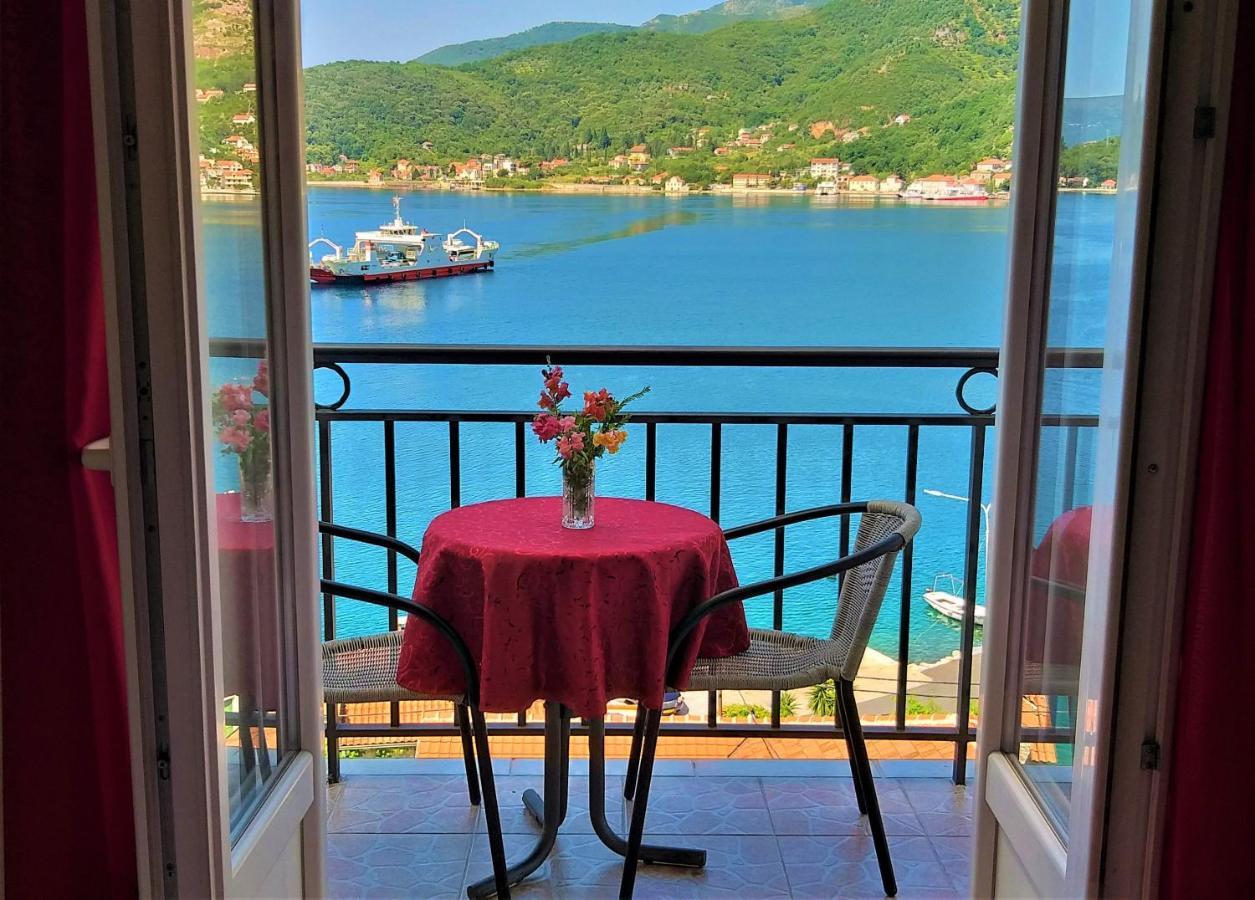 Apartments Okuka Tivat Exterior photo