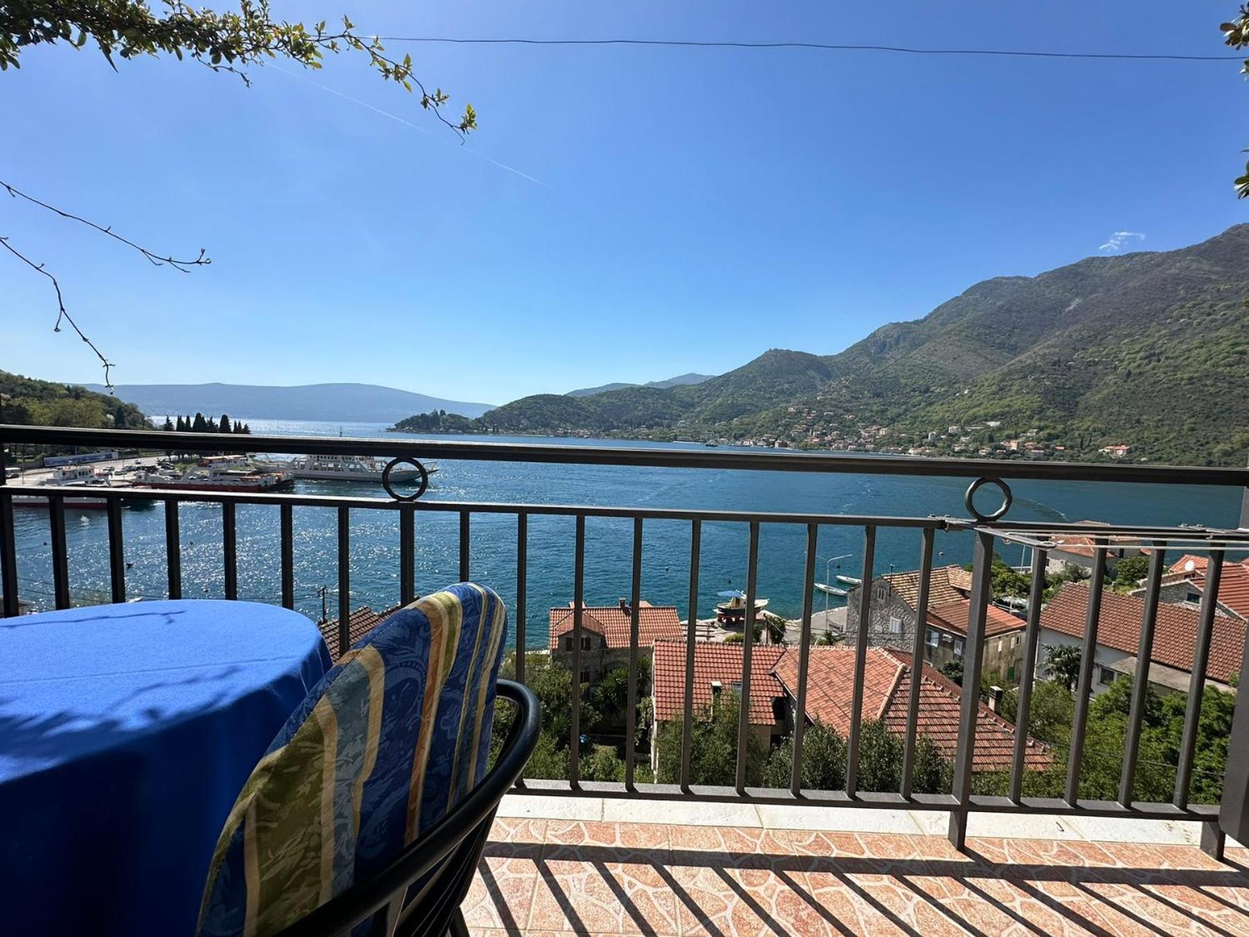 Apartments Okuka Tivat Exterior photo